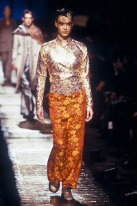 905500433_DriesVanNoten1997WomenRTW97.thumb.jpg.44666c8b234291733972899aeb2d4cef.jpg