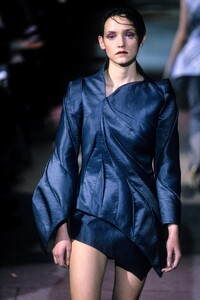 967999341_KojiTatsuno1998WomenRTW45.thumb.jpg.47f100e274987130fd5b89806455f6dc.jpg