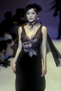 974708079_Blumarine1993WomenRTW155.thumb.jpg.25c32bd92fdac4d7feb8c4ecf1eb9b59.jpg