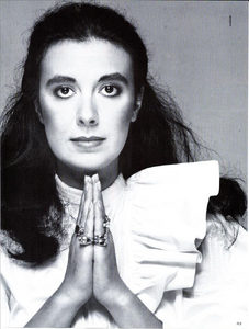 Avedon_Vogue_Italia_January_1984_02.thumb.png.2f1b82a6bb01f7462998ba5eabac5715.png