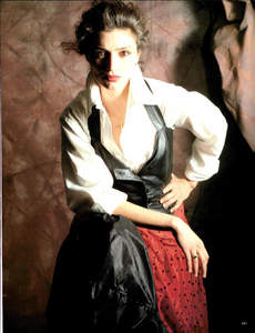 Carmen_Vallhonrat_Vogue_Italia_May_1984_06.thumb.png.901ffe4847a71f2aea7583ec1fc3c7bc.png