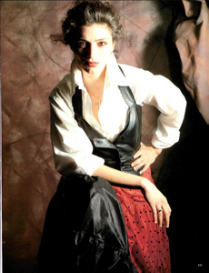 Carmen_Vallhonrat_Vogue_Italia_May_1984_06.thumb.png.b4f6542de2eba1d2da558a82a5a25cbc.png