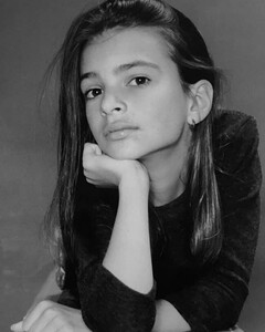 Emily-Ratajkowski-childhood-photosource-Instagram.jpg