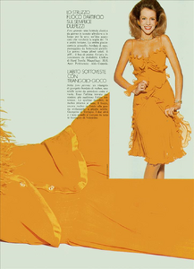 Giallo_Barbieri_Vogue_Italia_December_1973_02.thumb.png.23736cb4279d313bccff51f3680975a5.png