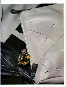 Grignaschi_Prada_Spring_Summer_1984_02.thumb.png.5a0f2691e8480c411e311066701a423d.png