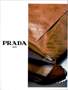 Grignaschi_Prada_Spring_Summer_1984_03.thumb.png.33748a10a711392c05fb10ca01ee9bd4.png