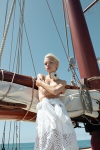 Kate-Kina-Yacht-Photoshoot02.jpg