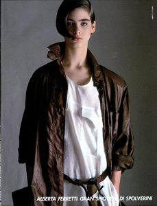 Lategan_Vogue_Italia_January_1984_08.thumb.png.23b11a2b8c82e65dfea8dbe7ad702fbe.png