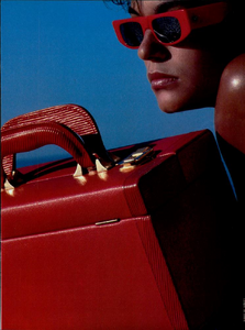 McKinley_Vogue_Italia_May_1984_11.thumb.png.ef36d45d4bf5da23d8217fbd8d2263db.png