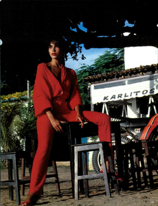 McKinley_Vogue_Italia_May_1984_13.thumb.png.0457a09c2a484ca7cbff7cc2ade459e4.png