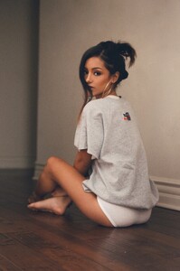 Melanie-Iglesias-Feet-3731986.jpg
