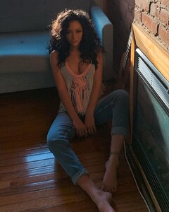 Melanie-Iglesias-Feet-5873185.jpg
