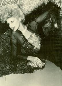 Nera_Barbieri_Vogue_Italia_December_1973_01.thumb.png.6176f7af346cff3e7c7abe13b6ee53c1.png