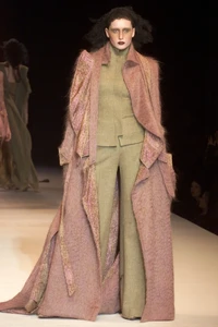 OLIVIER-THEYSKENS-FALL-2000-RTW-52-D3T8880.webp