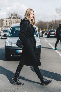 PFW-Paris_Fashion_Week_Fall_2016-Street_Style-Collage_Vintage-Anna_Ewards-CHanel-.jpg