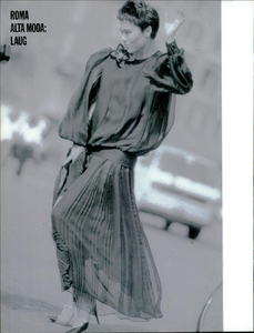 Rigore_Comte_Vogue_Italia_September_02_1984_05.thumb.png.cbc166214cb7aec623057bd172b4096d.png