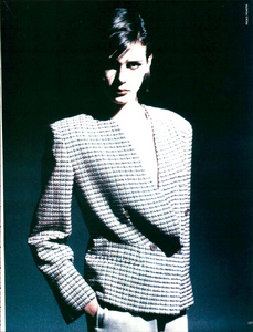 Roversi_Vogue_Italia_January_1984_04.thumb.png.2b00289b6fb59e3927ec7e8647876c3e.png