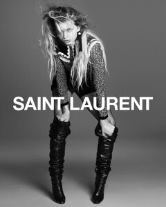 Saint-Laurent-Fall-2021-Campaign07.jpg