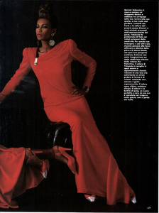 Sei_Omaggi_Vogue_Italia_September_1984_02_06.thumb.png.017701b9390ee93ea1868bb370375036.png