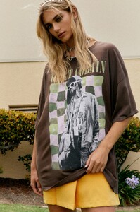 T1536KUR600-CHCLT-OS_KURTCOBAINCHECKERONESIZETEE_EDITORIALCROPPED_1.jpg