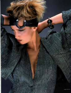 Watson_Vogue_Italia_January_1984_09.thumb.png.3515e38656c956e62da1963de89b0055.png