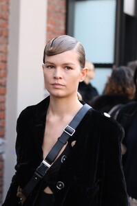 a_anna-ewers-fendi.jpg