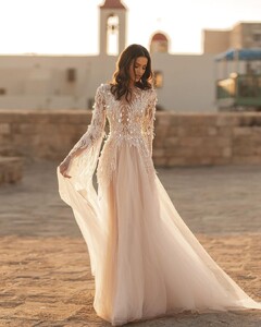 bianco.dresses_262694951_196689966001410_2580252048128310017_n.jpg