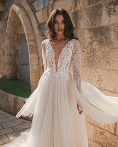 bianco.dresses_263337948_194996679505876_1322252141191009151_n.jpg