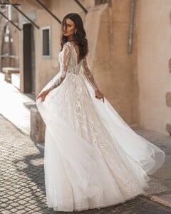 bianco.dresses_264396841_952627385353404_851516046380408496_n.jpg
