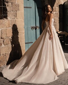 bianco.dresses_264813838_2662136054094691_5696501712270029500_n.jpg