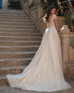 bianco.dresses_265235069_442840330562567_2713554404713347113_n.jpg