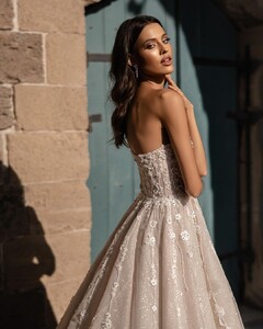 bianco.dresses_265393666_685379819090943_3109668140852055365_n.jpg