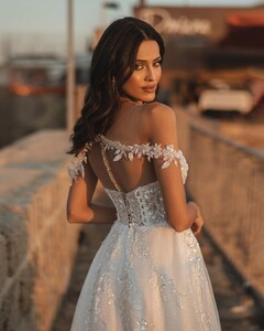 bianco.dresses_265733618_623059535412509_7992788447867843432_n.jpg