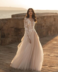 bianco.dresses_277324872_510995947094390_8063900160667879655_n.jpg