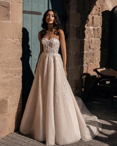 bianco.dresses_277475727_458791882649446_2588014792932563415_n.jpg