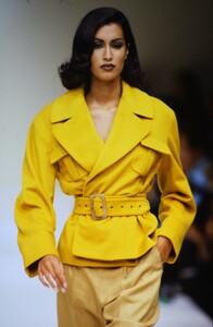 jil-sander-ss-91-2.thumb.jpg.a5fa8615e1b1b7f717f9d63af8e58415.jpg