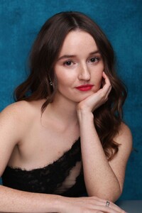 kaitlyn-dever-2022-hca-tv-streaming-awards-portraits-august-2022-0.jpg