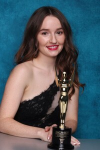 kaitlyn-dever-2022-hca-tv-streaming-awards-portraits-august-2022-3.jpg