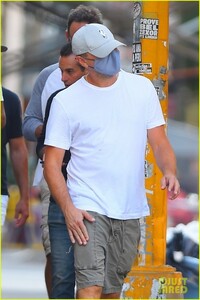 leonardo-dicaprio-nyc-2022-01.jpg