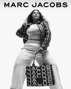 marcjacobs_294457328_468247241712950_6321170103133952395_nec8b17be58e9cc6475cdeb9e1edb3fd1_thumb.jpg