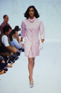 max-mara-ss-92-1.thumb.jpg.81e1909f1a3535075ba9b2af63e50274.jpg