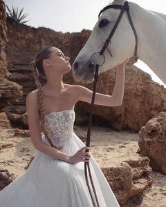 sarah.shawah.couture_275663274_649554729483644_3308347131358856475_n.jpg