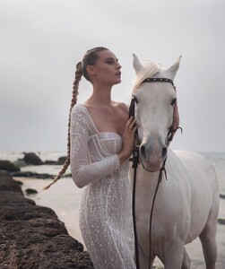 sarah.shawah.couture_277245646_1404136826670154_9117294049274959578_n.jpg