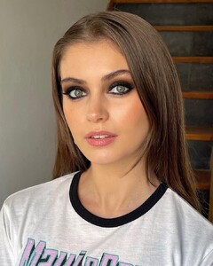 -2145056007.jpg