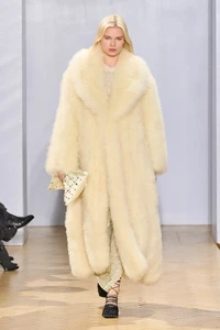 00018-16arlington-spring-2023-ready-to-wear-credit-gorunway.thumb.webp.00628cefb3419b48a4e663982ecb5d49.webp