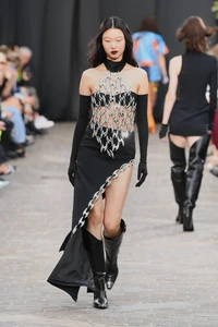 00020-david-koma-spring-2023-ready-to-wear-credit-gorunway.thumb.webp.1f1aa88edb66298fbd05e8f733421b4d.webp