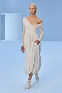 00028-philosophy-di-lorenzo-serafini-spring-2023-ready-to-wear-credit-gorunway.thumb.webp.dbe2ecbb7031f0ad694317a4e77ef5d2.webp