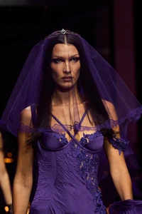00141-versace-spring-2023-ready-to-wear-details-credit-gorunway.jpg