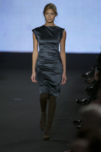 1029116863_StellaMcCartney2003WomenRTW58.thumb.jpg.ee27caa31284e958084a3071428947f5.jpg