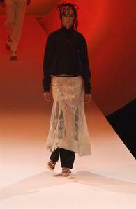 1042128253_JeanPaulGaultier2002WomenRTW21.thumb.jpg.7e3a52994d9905a1e2cfd66da0edcc3d.jpg